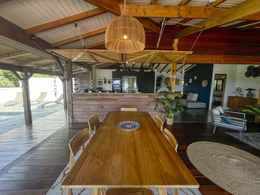 9 Location villa piscine vue mer Pointe Noire Guadeloupe_sejour